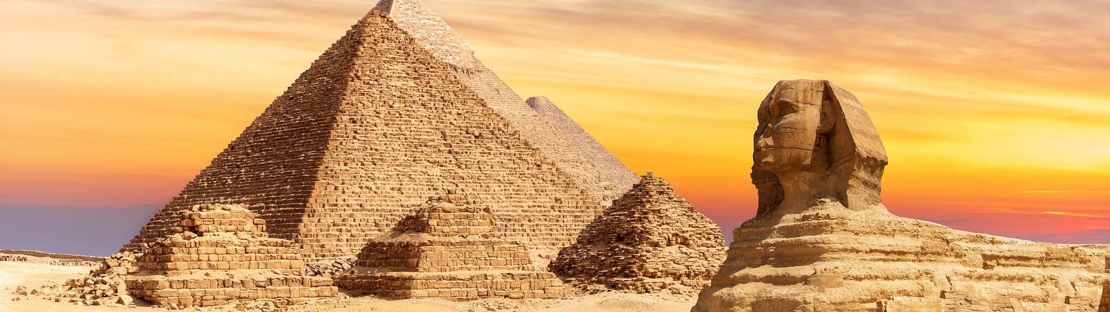View of the Sphinx and the pyramids that can be seen on an Egypt tour