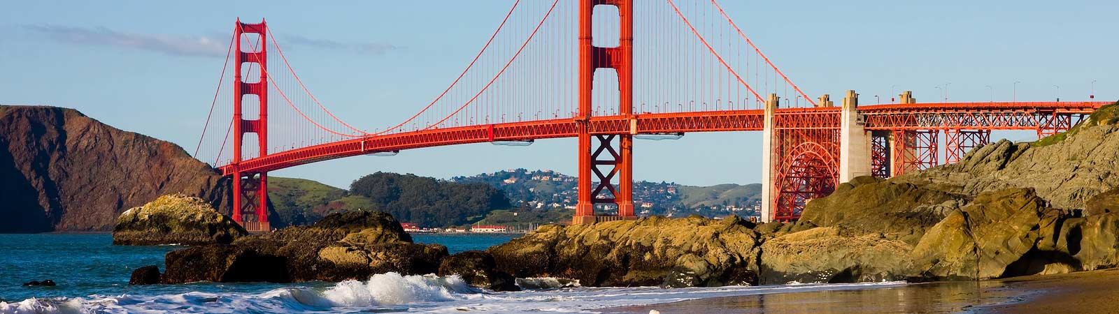 A view of the stunning Golden Gate Bridge that can be seen on a Western United States tour